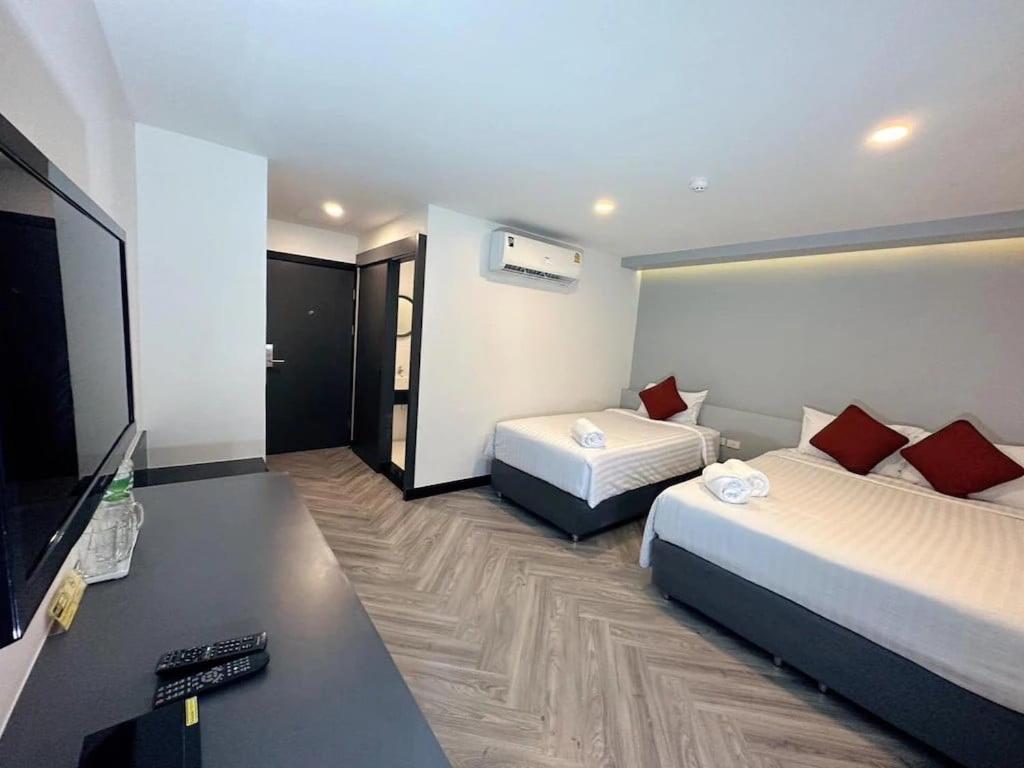 14 Sathorn Hotel No-Parking Banguecoque Exterior foto